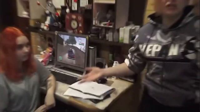 ВИДЕО ИЗ СЕДЖО КАК МАТЬ РАЗБИЛА БИТОЙ КОМПЬЮТЕР С КЛАВ