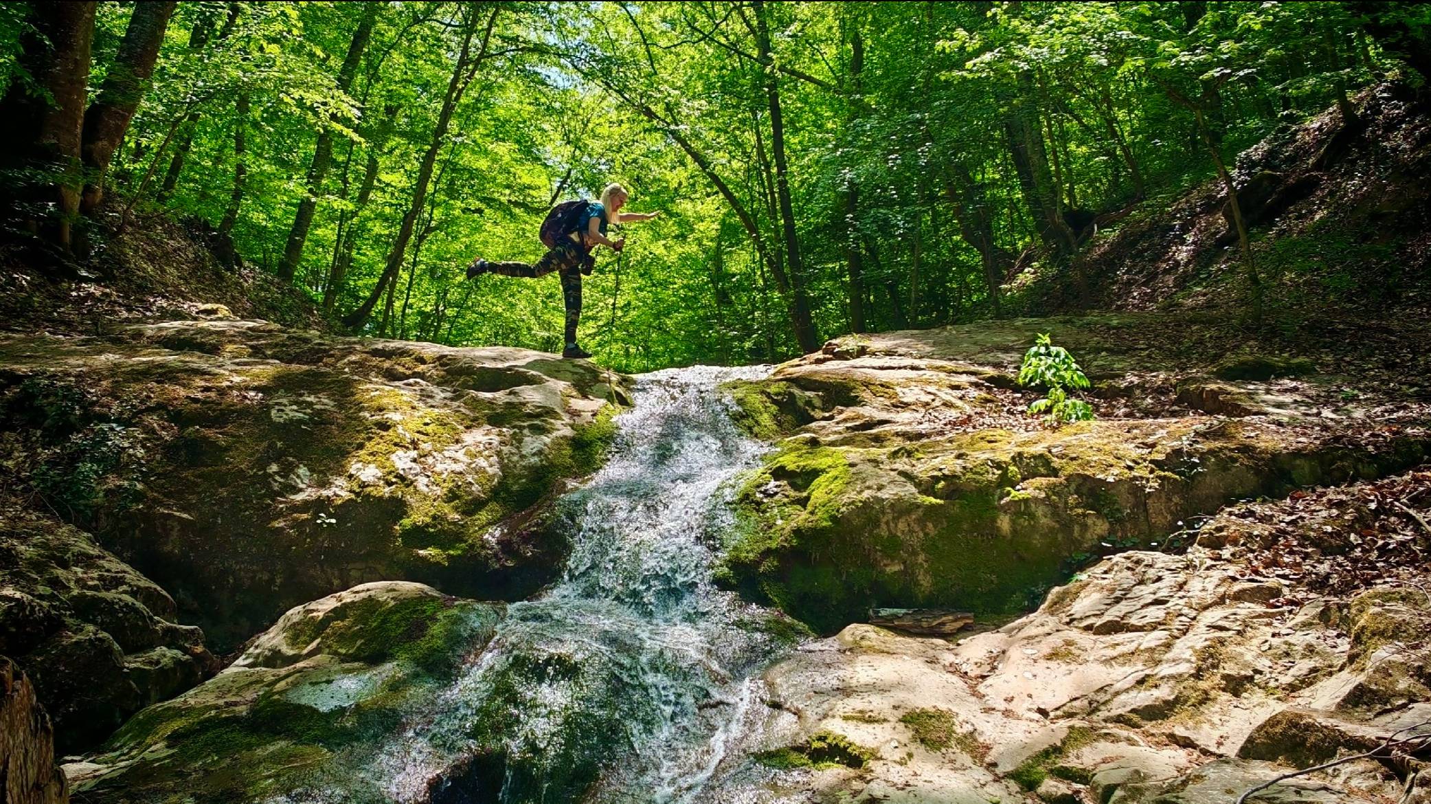 Крым: Черемисовские водопады и перламутровый закат у Белой скалы. Ромашки и маки.