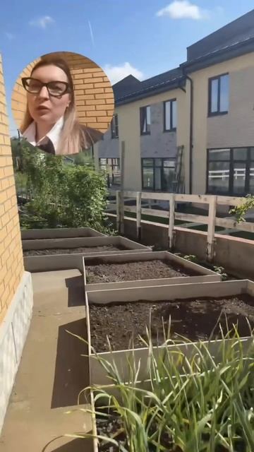 Обзор таунхауса п. Ропша, его территория. Обзор самого дома, смотрите в следующих роликах!