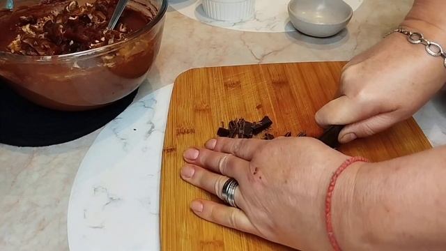 Постный шоколадный кекс с орехами и финиками. Ну очен?