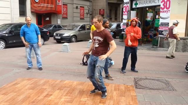 Брэйк—Данс на Арбате...