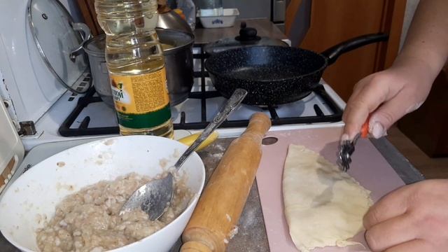 Чебуреки/Оливье /Наш праздничный стол на 8 Марта🌹🌻🌸