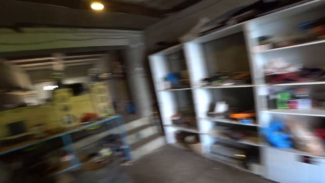 Нас выгнали из гаража.