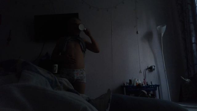 Пью стакан воды и слушаю живот