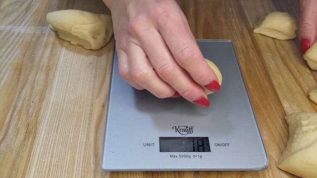 Солодкі плюшки з цукром. Найпростіший рецепт