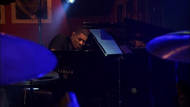 Stanley Jordan Trio   The Paris Concert  BDRip  720  х264  АС3 5 1