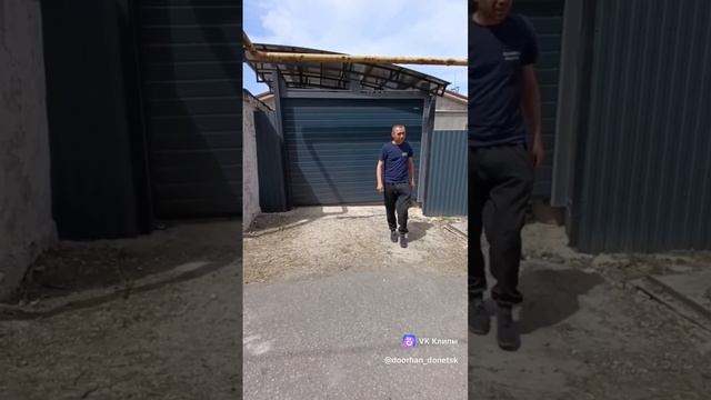 Описание ворот DoorHan секционного типа в цвете Антрацит (RAL 7016)