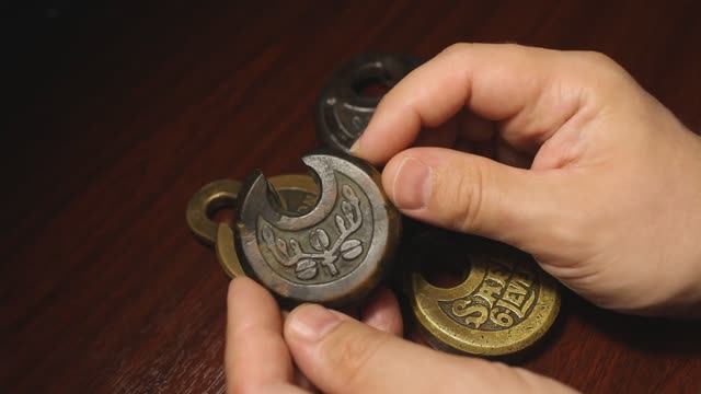 История корпуса от замка 