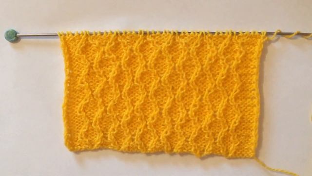 Узор ромбики спицами.