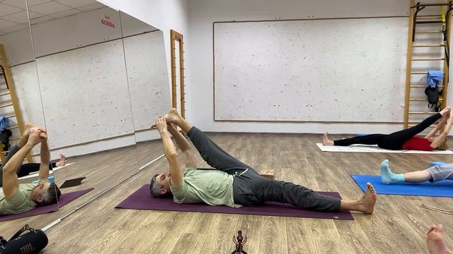 Хорошая динамичная практика, виньяса йога. Вытяжение ?