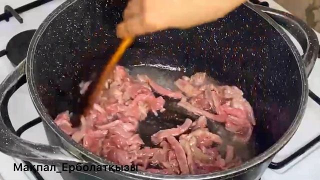 Бао Булочки с начинкой. Буда піскен Бао бұқтырылған кө