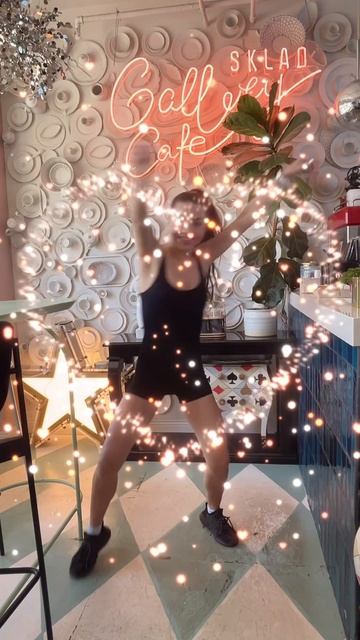 Просыпаюсь - танцую, еду на репетицию - танцую, жду капучино в кафе - танцую!