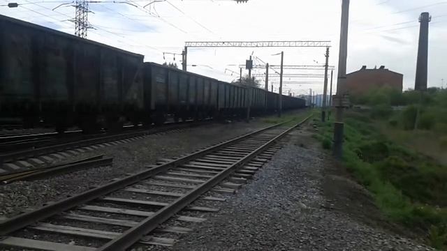 Электровозы 2ЭС5К-037 и 2ЭС5К-039 с грузовым поездом