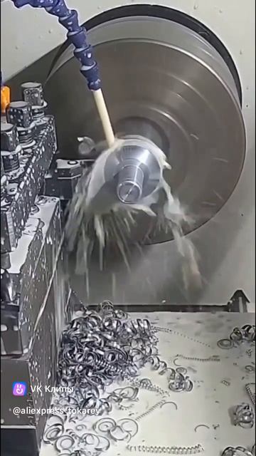 Отрезной токарный резец.