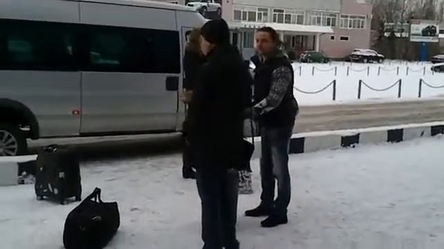 Группа Кипелов поедает бананы)