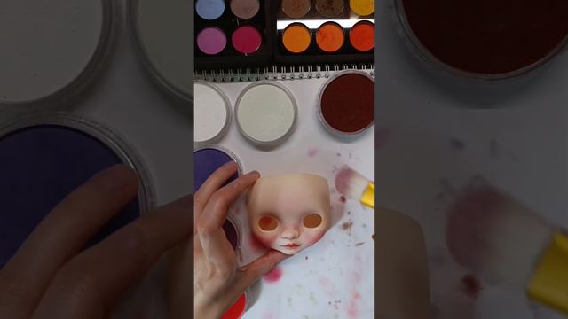 Макияж куклы Блайз. Первый и второй слой росписи.