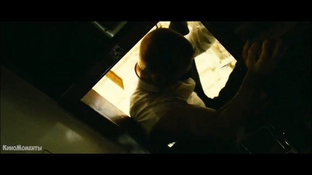 На Фрэнка (Джейсон Стэйтем) напал громила из биолаборатории. Перевозчик 2