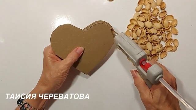 Заливаю Фисташки клеем и Краской.БЕСПОДОБНАЯ Красота