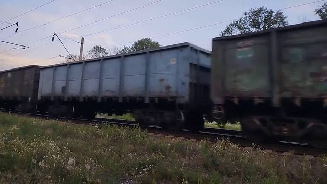 Электровоз ВЛ80т-1405 с грузовым поездом