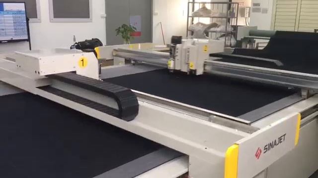 Раскройный комплекс SINAJET DH с решением для подачи трикотажного полотна в рулонах