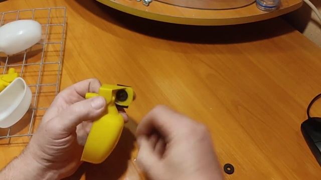 Монтажный комплект для крепления поилок на стене.