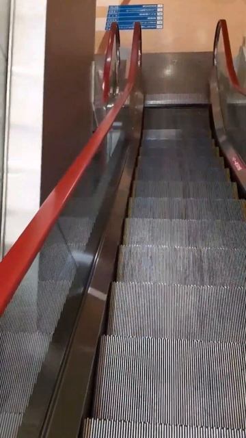Escalator Escalera Mecánica Ruchome Schody эскала́тор Rolltreppe Escalateur Scala Mobile #shorts