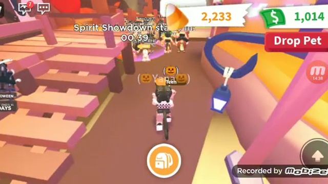 ИГРАЮ В АДОПТ МИ! КУПИЛА ЛЕТУЧЕЮ МЫШЬ!