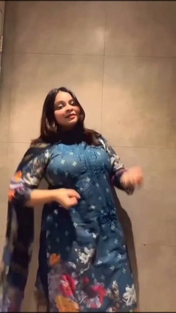 Housewife Amazing Home Dance