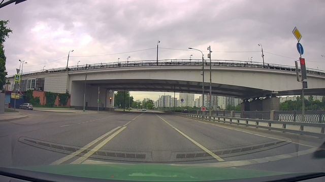 Бесстрашный нарушитель, нарушил разом 3 пункта ПДД.