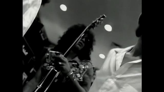 GnR - первые триумфы и потери / Duff Mckagan - It's So Easy And Other Lies (Глава 17)