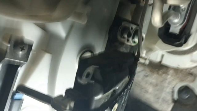 Nissan Serena  2014 год заправка кондиционера ,