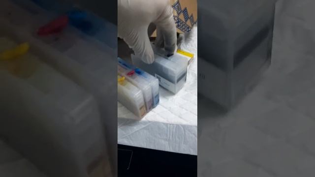 Использование дозаправляемых бесчиповых  картриджей.