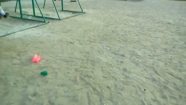 Как мы играем в мяч со сломанной ногой!