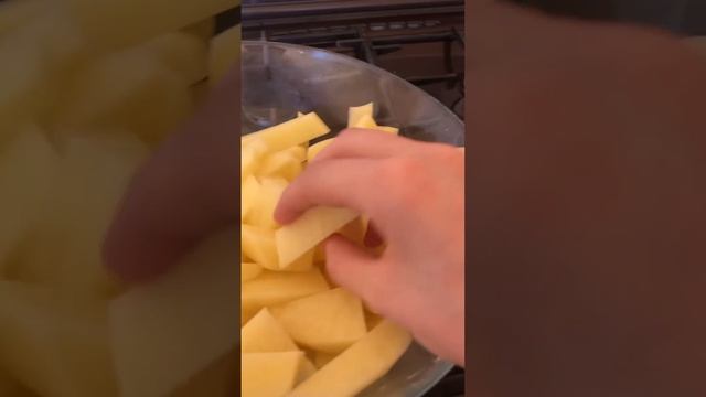 Жаренная картошка с луком. Легкое блюдо на скорую руку