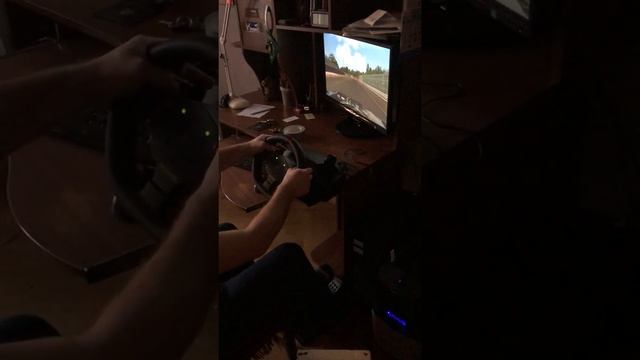 продаю руль Logitech MOMO Racing