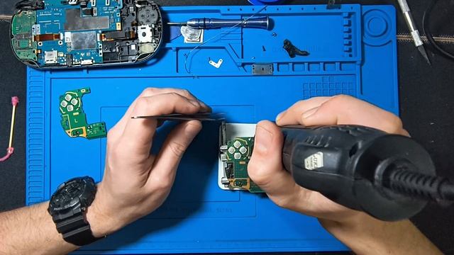 Як я вперше розбираю та змінюю кнопку на PS Vita