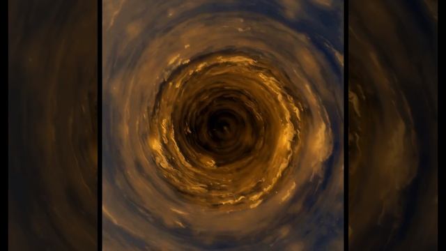 Штормовая воронка в самом центре северного полюса Сатурна.