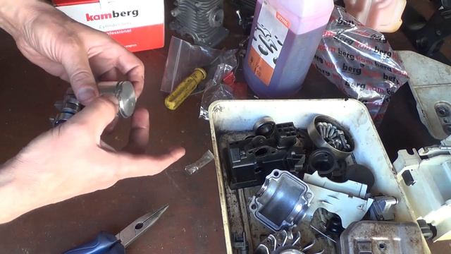 Як відремонтувати двигун бензопили Stihl. How To Rebuild A Stihl Cha