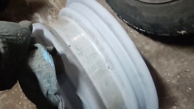 Колесо спускает по ободу. Как исправить.