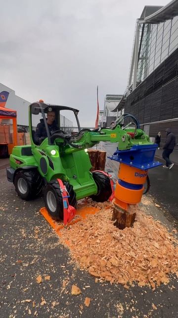 Демонстрация измельчителя пней Dipeprfox SC400 на Agritehnica 2023 #?