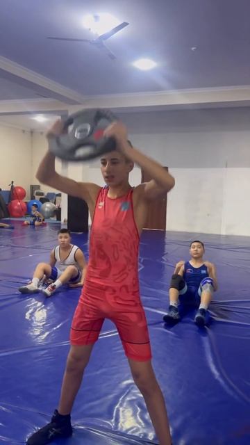 Тренировочный процесс.Упражнение для борцов со слабо?