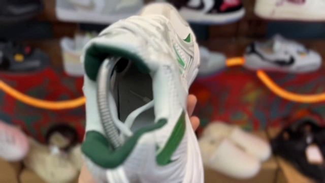 Мужские и женские кроссовки New Balance с бесплатной доста?