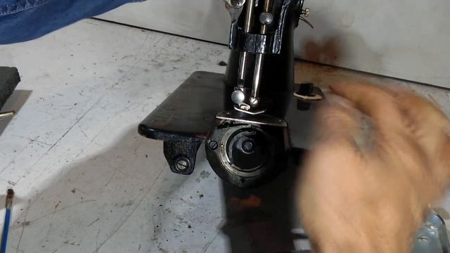 ремонтировать заклинившую швейную машинку расшевели?