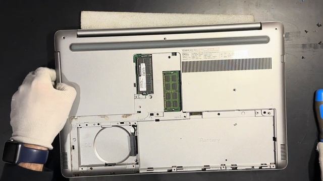 Ноутбук Dell Inspiron 17  Series - 7000 розбирання та чистка  Disassembly