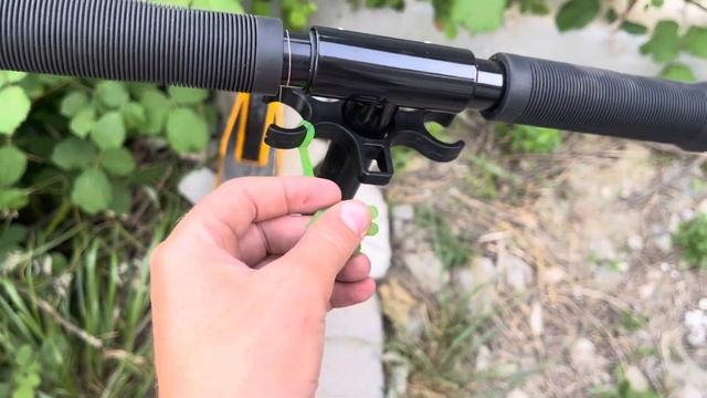 Установил фонарик на самокат