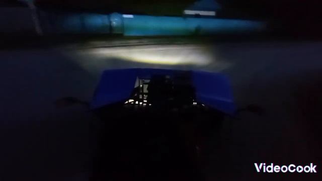 Трёхколёсный самодельный автомобиль покатушки ночью.