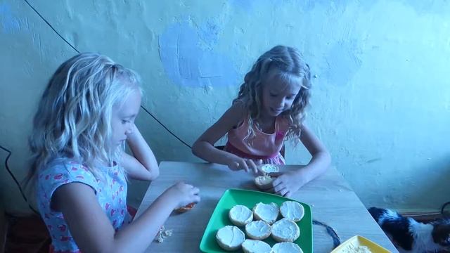 Kristi Star Делает гренки с сиром