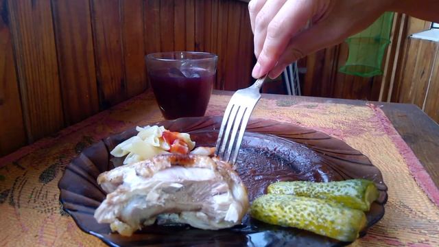 МУКБАНГ. ОБЕД. ЖАРЕНОЕ КУРИНОЕ БЕДРО С МАКАРОНАМИ И МА?