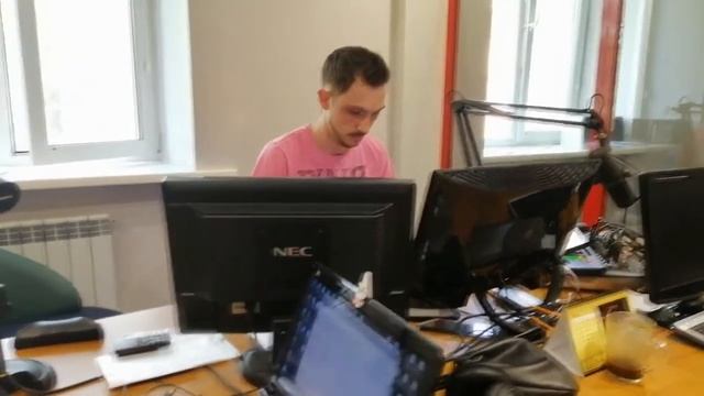 что находится по ту сторону колонок?!