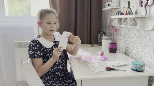 Распаковка бумажных сюрпризов